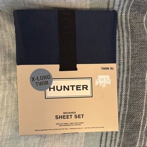 Hunter Twin XL Brushed Sheet Set - Navy Blue